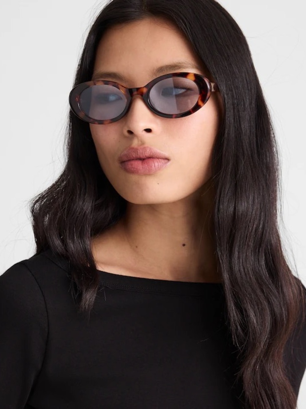 Madewell Russell Oval Sunglasses in Dark Carob - Picture 2 of 4